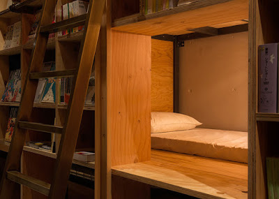 hostel library-hotel-book-bed-tokyo-4